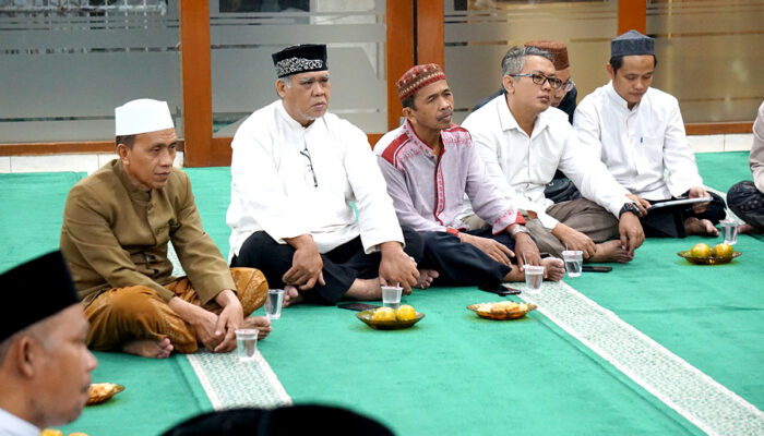 DUDUKLAH BERSAMA KAMI, MARI BERIMAN SEJENAK!