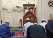 Ustadz Zen Roni: Tiga “Amin” di Tangga Mimbar, Pesan Mendalam Nabi Muhammad untuk Umat