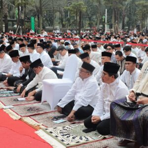Salat Idulfitri Pemprov DKI, Pramono Gaungkan Persatuan Warga