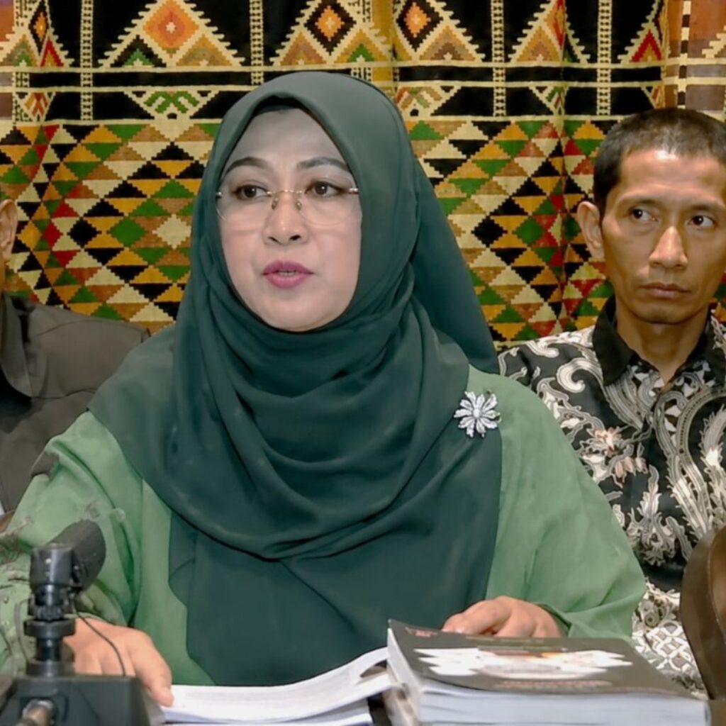 Dokter Tifa Klaim Ada Barang Bukti Baru Soal Ijazah Jokowi: “Sangat Fatal”