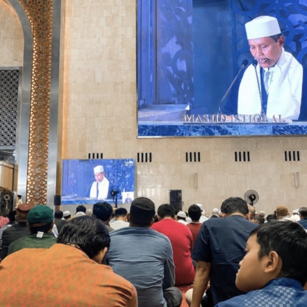 Menyelamatkan Generasi Muda dari Bahaya Dunia Maya: Ketika Teknologi Harus Dikendalikan oleh Nilai Takwa