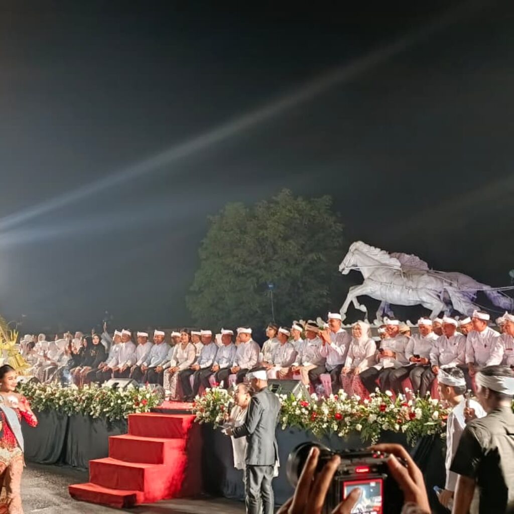 Festival Budaya: Ribuan Warga Sambut Kemegahan Arak-arakan di Purwakarta