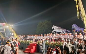 Festival Budaya: Ribuan Warga Sambut Kemegahan Arak-arakan di Purwakarta