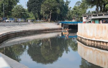 Pramono Anung Pastikan Sisa Proyek Tanggul Kali Grogol 600 Meter Segera Digarap
