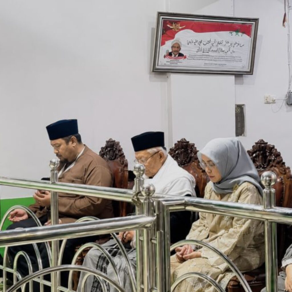 KH Ma’ruf Amin Ziarah Makam Mbah Wahab Jelang Muktamar ke-35 NU