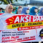 Ratusan Guru di Lamongan Gelar Aksi, Desak Kasus Dugaan Penganiayaan Kepala MI oleh Oknum TNI Diusut Tuntas